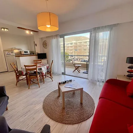 Apartment 3 Pieces A Cavalaire-sur-mer, Proche Avec Parking - Fr-1-226b-76